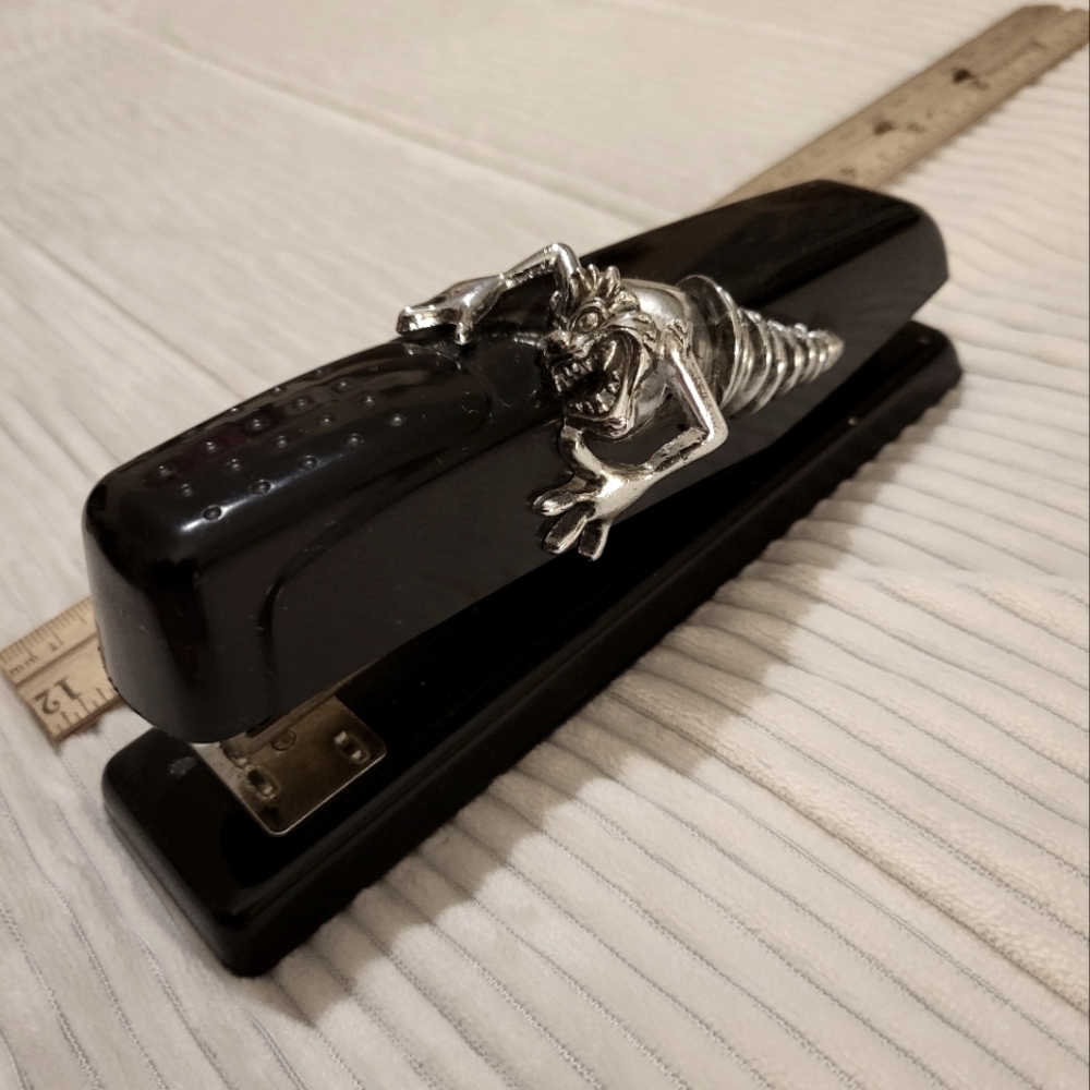 TAZ, Warner Bros, Stapler, WORKS!! Stylus stationary, 7 in, 1998.